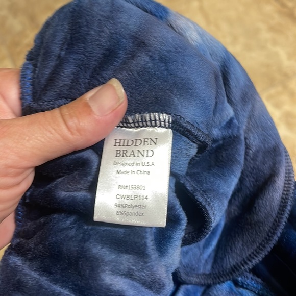 Women’s lounge pants they have a velvet feel to them - Picture 5 of 5